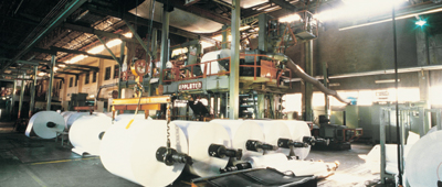 安养工厂新设长网式抄纸1号机，开始生产双面胶纸  
